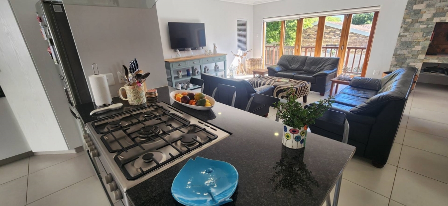 6 Bedroom Property for Sale in Fraaiuitsig Western Cape